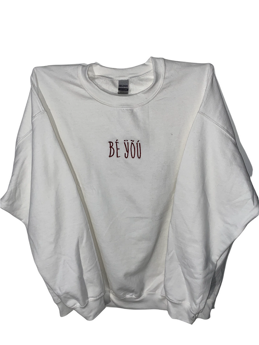 BÉ ŸÕÚ Embroidered White Crewneck